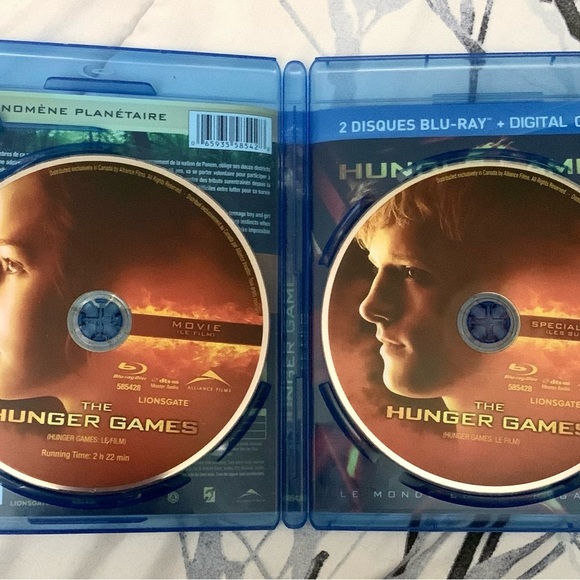 The Hunger Games (Blu-ray Disc, 2012, Canadian) - Picture 2 of 3